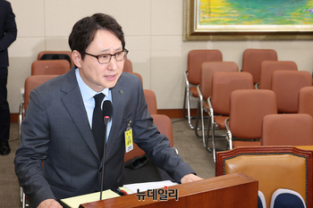 [포토] 답변하는 이재원 빗썸 대표이사