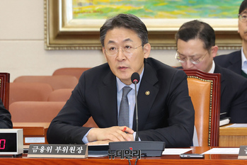 [포토] 답변하는 권대영 금융위원회 부위원장