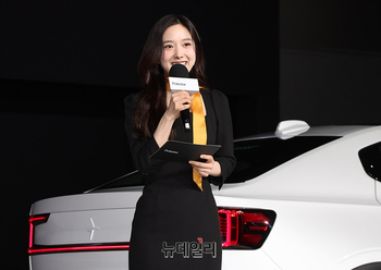 [포토] 신차 소개하는 이혜성 아나운서