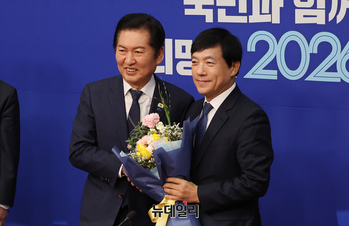 김성태 변호인 특검 추천한 이성윤, 친명 표적 됐다 … 흔들리는 정청래의 민주당