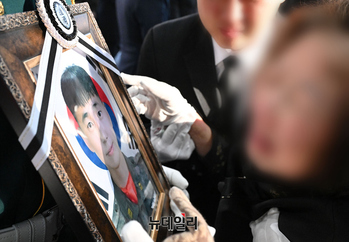 [포토] 육군항공기 사고 영결식, 오열하는 유가족