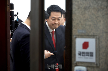 [포토] 기자회견 앞두고 대화 나누는 장동혁·박준태