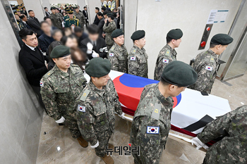 [포토] 육군 항공기 추락사고 장희성-정상근 준위 영결식 엄수