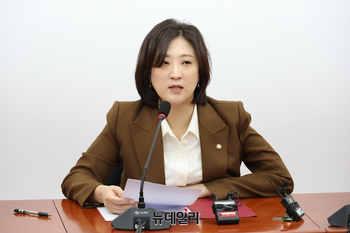 [포토] 브리핑 하는 최보윤 국민의힘 수석대변인