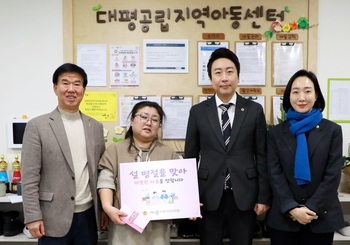 세종시의회, 설 앞두고 복지시설 위문… 전통시장 장보기 행사