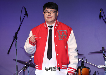 [포토] 아묻따밴드 키보드 맡은 작곡가 조영수