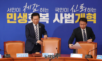 [포토] 회의 참석하는 민주당 지도부