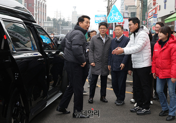 [포토] 설 앞두고 자양전통시장 찾은 오세훈 서울시장