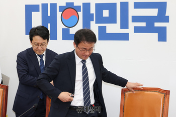 [포토] 정책조정회의 참석하는 한병도 민주당 원내대표