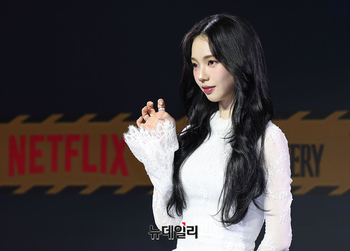 [영상] 에스파 카리나 "미스터리수사단2 기대하세요"