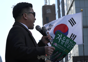 [포토] 尹 선고 앞두고 열린 집회서 발언하는 김현태 전 707단장