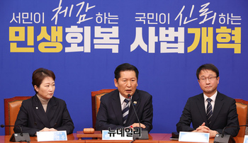 [포토] 정청래 '지귀연 판결 유감 尹 사형 내렸어야'