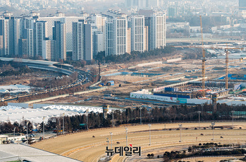[포토] '9,800가구 공급' 발표...이전 논란 휩싸인 과천 경마공원