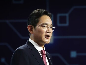 삼성전자, 내년 배당 '1만원' 쏠까 … 역대급 특별배당 기대감에 개미들 '들썩'