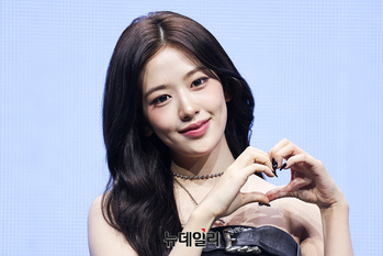 [포토] 아이브 안유진 '사랑스러운 하트' 