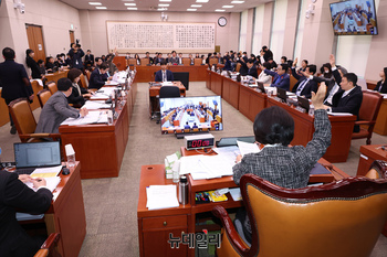 '자사주 소각 의무화' 상법 개정안, 野 반발 속 법사위 통과