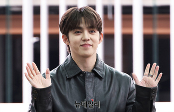 [영상] 세븐틴 에스쿱스 '반가운 손인사'