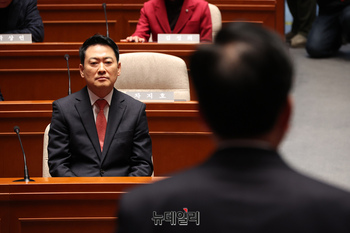 [포토] 의원총회 참석한 장동혁 국민의힘 대표