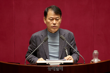 [포토] 필리버스터 하는 윤한홍 국민의힘 의원