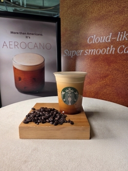 [르포] '얼죽아의 민족' 잡으러 온, 스타벅스 부드러운 '에어로카노'  