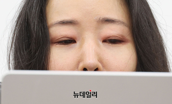 [포토] 눈시울 붉힌 민희진 오케이 레코즈 대표