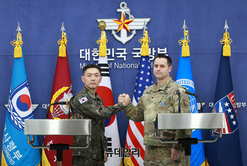 [포토] 2026 자유의방패(FS) 연습 계획 브리핑, 손잡은 한-미