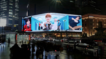 [포토] 신세계백화점 "본점 신세계스퀘어서 '보이넥스트도어' 영상 만나보세요"