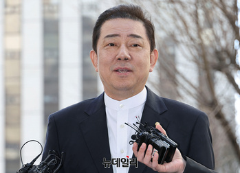 [포토] 답변하는 김병기 의원 