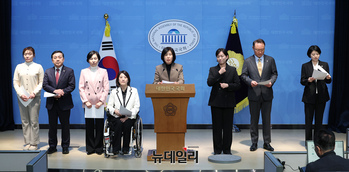 [포토] 여·야 합의 파기 규탄하는 국민의힘 복건복지위원들