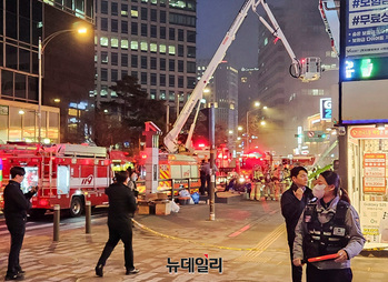 [포토] 서울 북창동서 화재...진화중