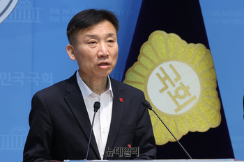 [포토] 공약발표 하는 이상규 진보당 서울시장 후보