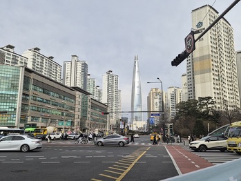 잠실 '엘리트' 84㎡ 35만→50만원대로 쑥 … 수선비보다 '눈덩이 사람값'이 관리비 폭탄 만들었다