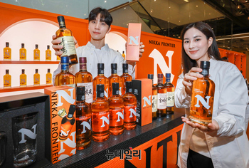 [포토] 더현대 서울 "日 인기 위스키 브랜드 '닛카 위스키' 신제품 만나보세요"