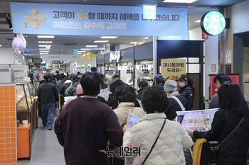 [포토] 이마트, 삼겹살데이 앞두고 '고래잇 페스타'와 함께 시작된 오픈런