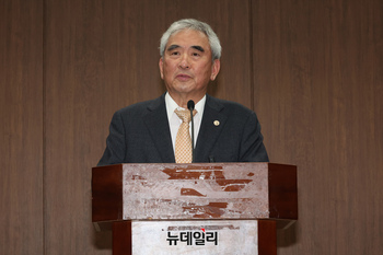 [포토] 김창룡 장군 추모 학술대회 기조강연 하는 이영훈 교장