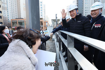 [포토] 위례주민들 환영받는 오세훈 서울시장