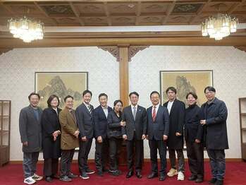 [단독] '천안함 음모론' '6·25 폄훼' 인사까지 … 김민석, 친여 유튜버 불러 총리 공관서 식사