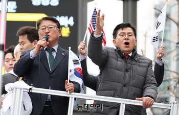 [포토] 집회 참석한 황교안 자유와혁신 대표 