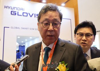 [포토] AW2026 현대글로비스 부스 찾은 이규복 대표