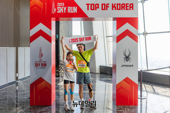 [포토] 롯데 '2026 롯데월드타워 스카이런' 11일부터 롯데온서 모집