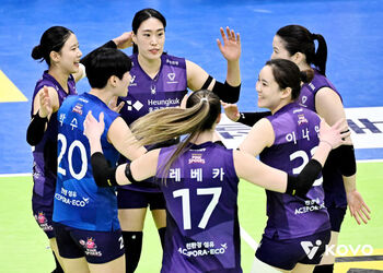 레베카 '27점' 흥국생명, '은퇴 선언' 양효진 빛난 현대건설 제압