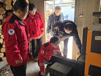 최수천 동부지방산림청장, 삼척 화목보일러 농가 실태 점검나서 