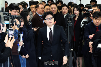 법원, 배현진 징계 제동 … 한동훈 "법원도 제명할 건가"