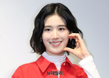 [영상] 정은채 '상큼 볼하트' 