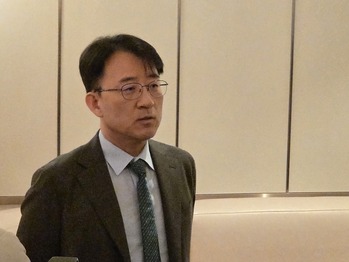 이청 삼성D 사장 "AI로 OLED 붐 온다 … 글라스 인터포저 속도"