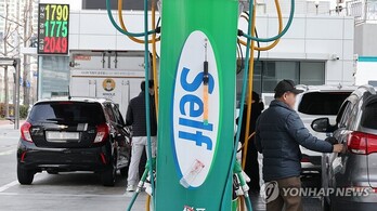 석유 최고가격제에 기름값 내렸지만 … 정유업계 눈치 싸움 치열해진 까닭