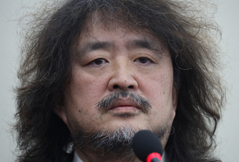 민주, '김어준만 빼고' 강력 대응하자 친명계 부글 … '金 안전 이별론'도