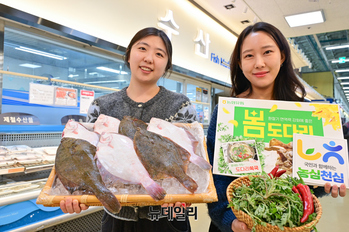 [포토] 농협 하나로마트 "봄 도다리로 건강 챙기세요"