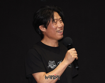 [포토] 흥행 감사 인사말하는 엄흥도역 유해진
