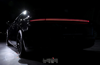 [포토] 100대 한정 '포르쉐 파나메라 레드 익스클루시브' 국내 최초 공개